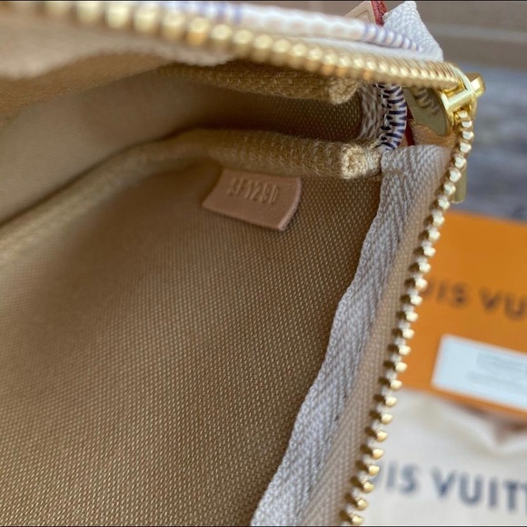 ✨SOLD✨AUTHENTIC BRAND NEW LV MINI POCHETTE✨ - Picture 3 of 4